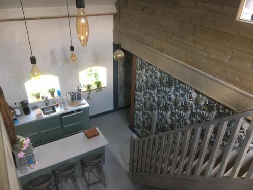 an overhead view of a kitchen with a counter and a sink at Vakantiehuis bij Bedaf in Uden
