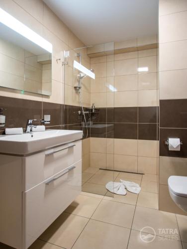 Ένα μπάνιο στο TATRA SUITES Luxury Studio A304