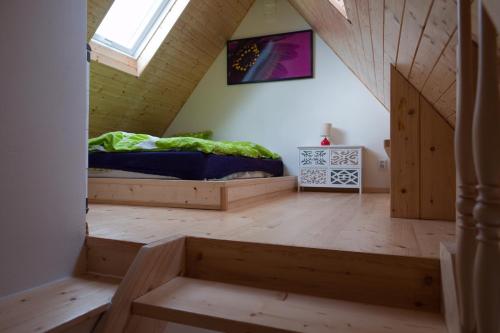 Postel nebo postele na pokoji v ubytování art-house 3 attic apartment with terrace