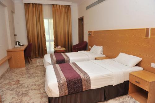 Postel nebo postele na pokoji v ubytování Al Reef Hotel