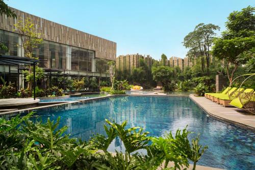 Majoituspaikassa Holiday Inn Cikarang Jababeka, an IHG Hotel tai sen lähellä sijaitseva uima-allas