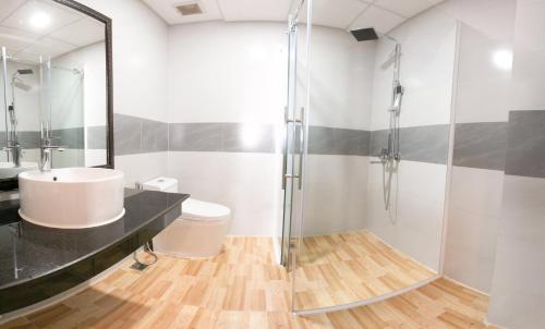 a bathroom with a sink and a shower at Tre Xanh Hotel in Pleiku