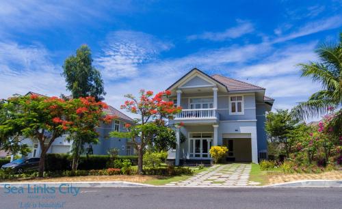 Bangunan di mana terletaknya vila ini