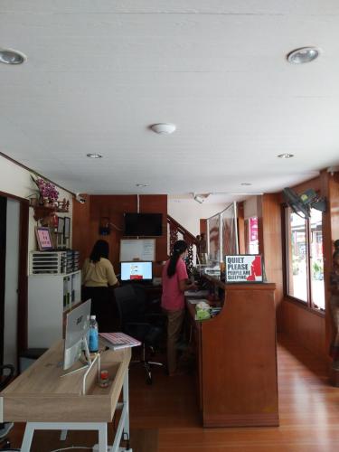 Dapur atau dapur kecil di The Siam Guest House - SHA Extra Plus