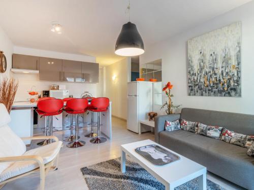 A kitchen or kitchenette at Apartment Symar by Interhome