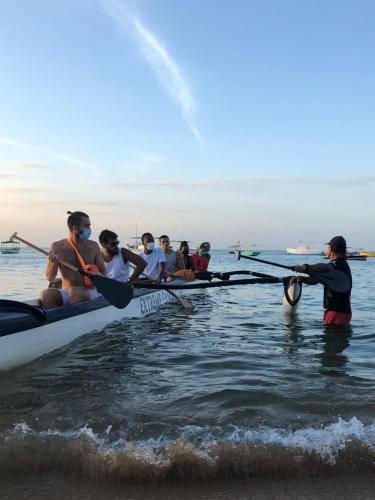 a group of people rowing a boat in the water at Nomads Hostel Multicultural & Coworking in Salvador