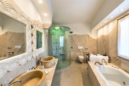 Vonios kambarys apgyvendinimo įstaigoje Residence Balocco Porto Cervo