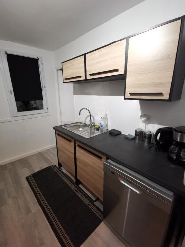 A kitchen or kitchenette at Appartement Comfort