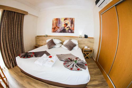 Krevet ili kreveti u jedinici u okviru objekta Mabrouk Hotel and Suites- Adult only
