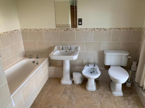 Bilik mandi di The Coppleridge Inn