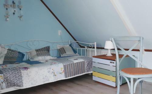 Ένα ή περισσότερα κρεβάτια σε δωμάτιο στο Close to the beach