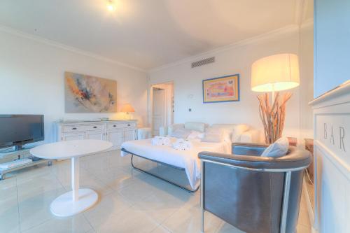 Upstays - Sea view - Terrace- Swimming-Pool 1