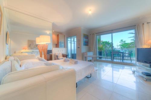 Upstays - Sea view - Terrace- Swimming-Pool 1