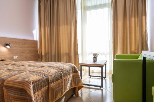 Katil atau katil-katil dalam bilik di Ivana Palace Hotel - Free Parking
