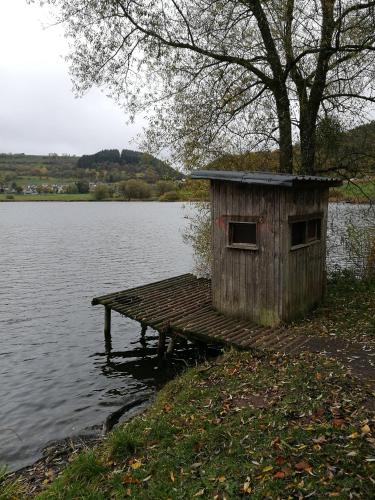 Landskap semula jadi dekat dengan rumah percutian