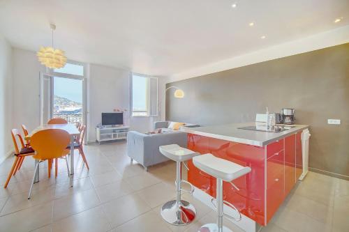 IMMOGROOM - SEA View on the Port - Next to the beaches - AC - Wifi