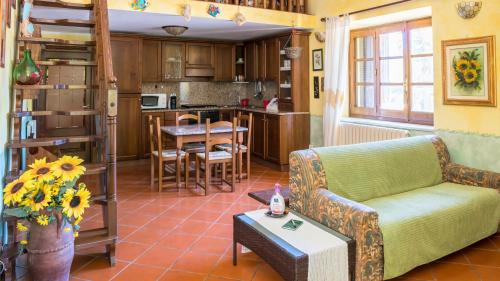 a living room with a couch and a table at Casa Asfodeli - Villetta in campagna con piscina in Cuglieri
