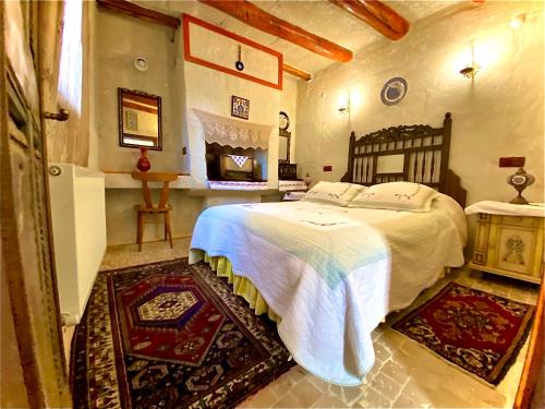a bedroom with a large bed in a room at Sofa Hotel in Avanos
