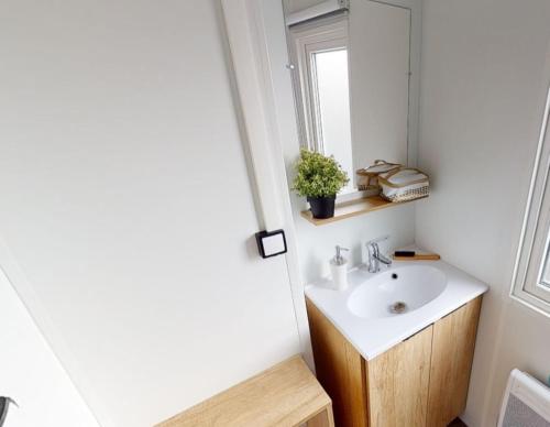 ห้องน้ำของ Le Panorama, 3 Ch, 43m2, climatisé, super équipé, draps, linge de maison inclus, terrasse fermable de 18m2