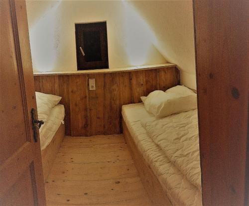 Postel nebo postele na pokoji v ubytování Mäcky Baude