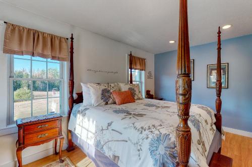 a bedroom with a bed and a dresser and a window at Martin Grandview Estate in Lancaster