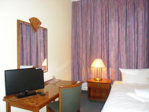 TV a/nebo společenská místnost v ubytování Hotel Amadeus Central
