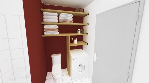 a bathroom with a toilet and towels on a shelf at LOUHANS Les Petites Arcades avec ses deux appartements coté seille et coté jardin in Louhans