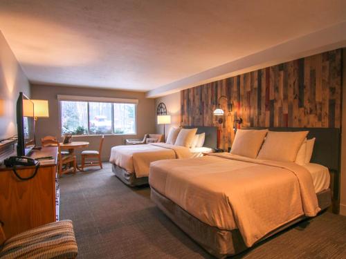 A bed or beds in a room at Crystal Mountain