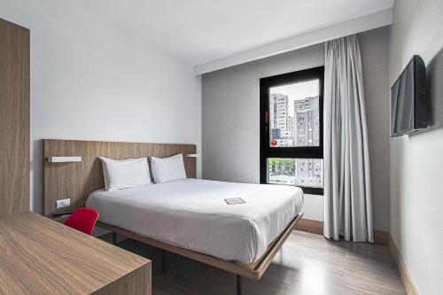 Postel nebo postele na pokoji v ubytování Hotel Moov Curitiba