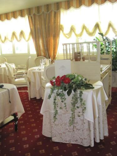 Um restaurante ou outro lugar para comer em Hotel Conchiglia