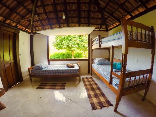 Katil atau katil-katil dalam bilik di FLORA Praia do Sono Lodge & Trekking