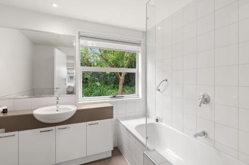 Kylpyhuone majoituspaikassa Burwood Serviced Apartments