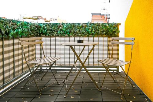 2 Bedroom Apartment with Terrace near Naschmarkt Metro U4