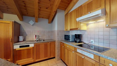 Küche/Küchenzeile in der Unterkunft Royal 041 COMFORTABLE & CENTER apartment 8 pers by Alpvision Résidences