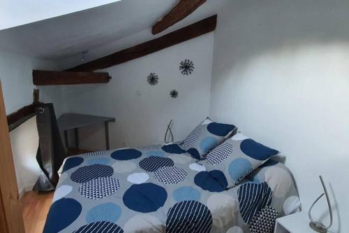 Ένα ή περισσότερα κρεβάτια σε δωμάτιο στο Appartement d'exception au cœur de Cahors