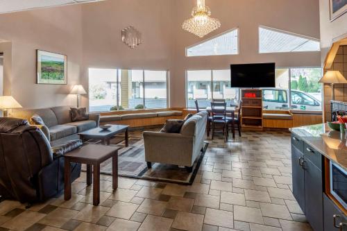 a living room with couches and a flat screen tv at Quality Inn Paradise Creek in Pullman