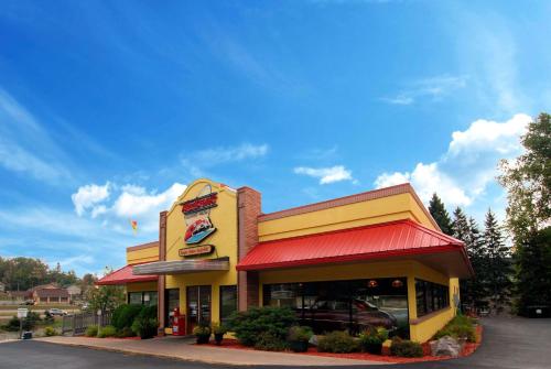 a fast food restaurant with a red roof at Comfort Suites in Marquette