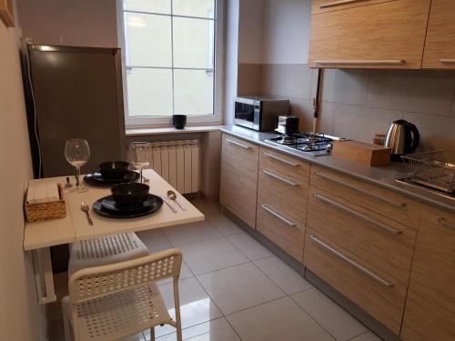 Kuchyňa alebo kuchynka v ubytovaní Apartament Przy Rynku