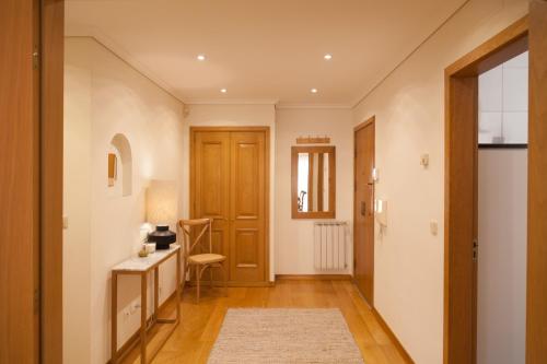 FLH Cascais Wooden Spacious Apartment