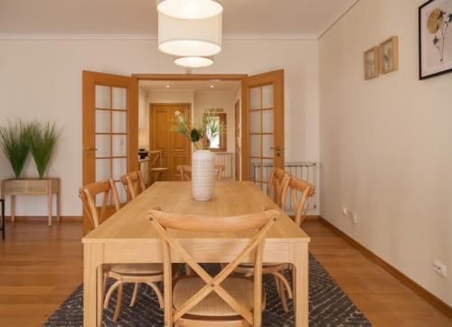 FLH Cascais Wooden Spacious Apartment