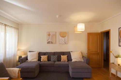 FLH Cascais Wooden Spacious Apartment