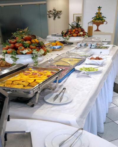 Makanan di atau berdekatan hotel