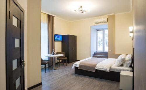 Postel nebo postele na pokoji v ubytování Khreshchatyk Apart Hotel Passage