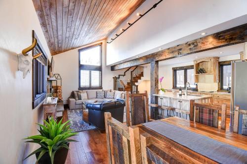 Stunning, Remodeled Ski Home in Perfect Location!
