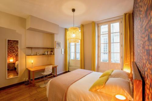 Säng eller sängar i ett rum på Appartement Luxe - La Devise