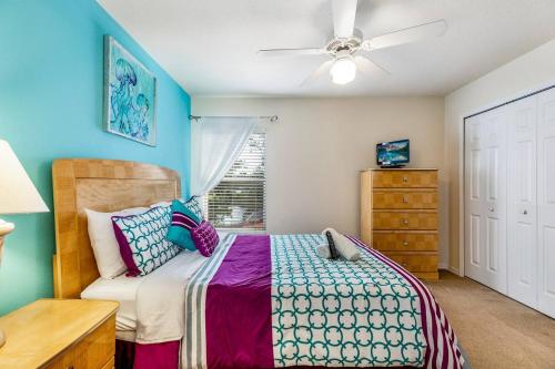 a bedroom with a bed and a ceiling fan at Gorgeous Davenport 5 Bed Villa with Pool Hot Tub in Davenport