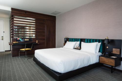 Fairlane Hotel Nashville, by Oliver Image