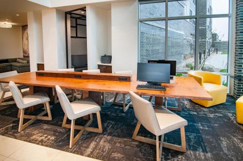 a conference room with a desk with a computer on it at Hyatt Place Sioux Falls South in Sioux Falls