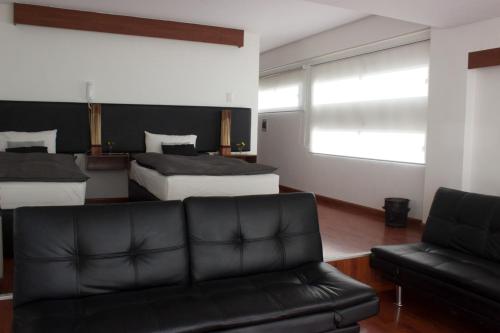 a living room with two beds and a couch at Hotel Onkel Inn Torres de Copacabana in Copacabana