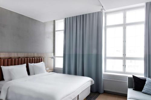 Radisson Blu Seaside Hotel, Helsinki tesisinde bir odada yatak veya yataklar